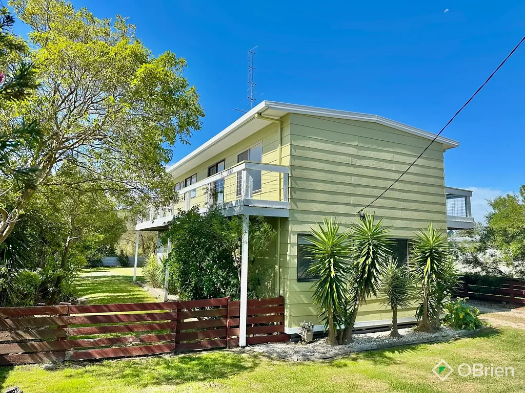 Eagle Point 3 Bedroom Versatile Living Just Moments from the Water