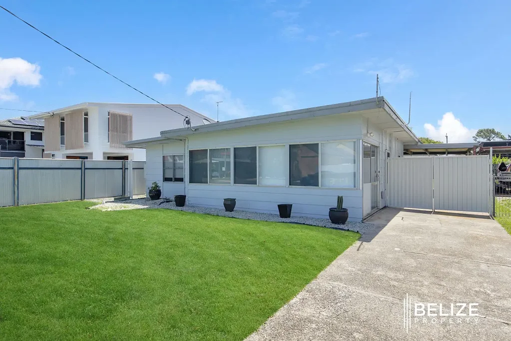 Steiglitz 3房  Renovated Cottage only a short walk to the water's edge and boat ramp..