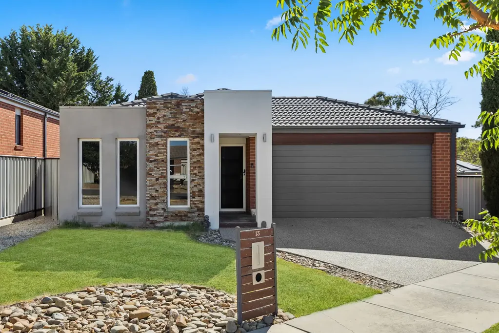 13 Garnet Street, Kangaroo Flat, VIC 3555