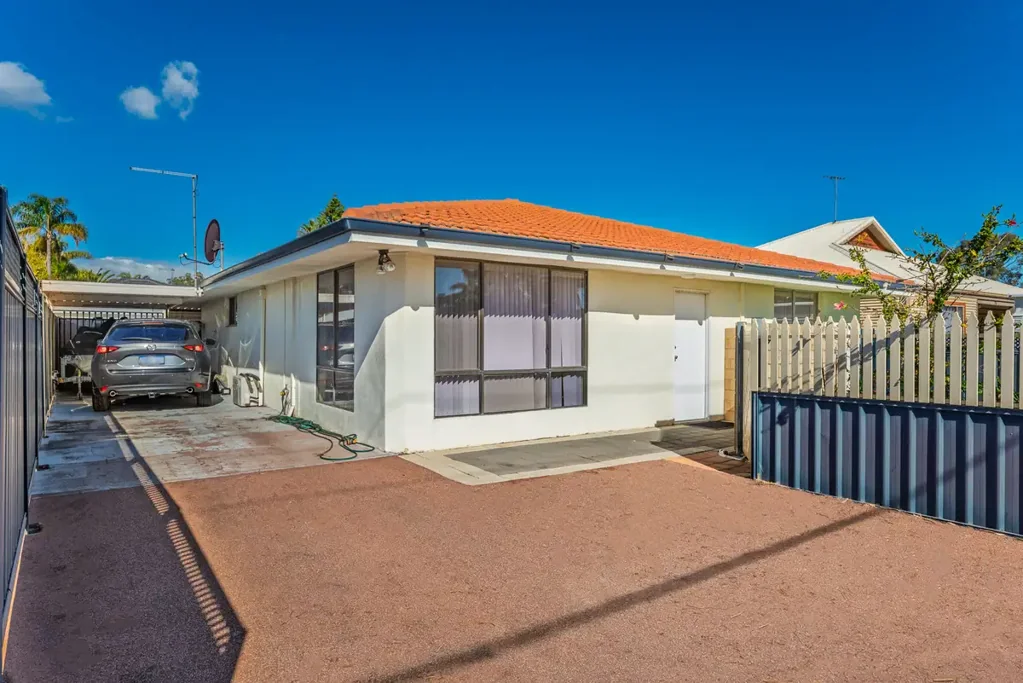 Greenfields 3房  Investor Alert - Riverside Investment with Secure Lease!