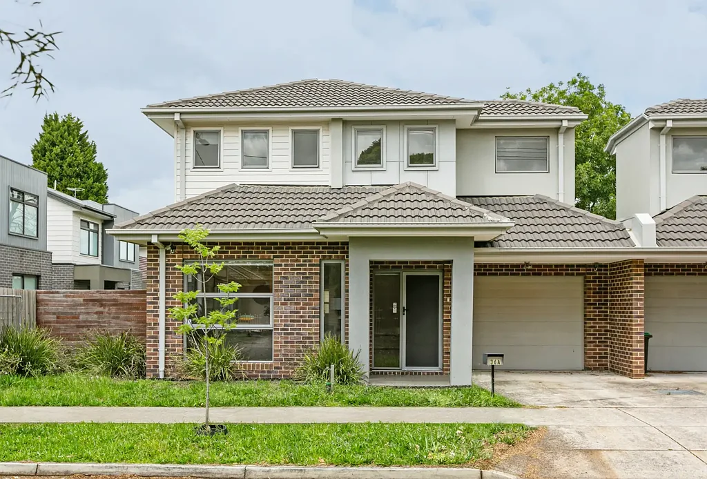 Reservoir 4房 四卧并排住宅 自然光线充沛 开放式生活区 主卧带套间 低维护户外空间 黄金地段便利 Discover modern comfort and effortless living at 36A Lane Crescent, Reservoir!