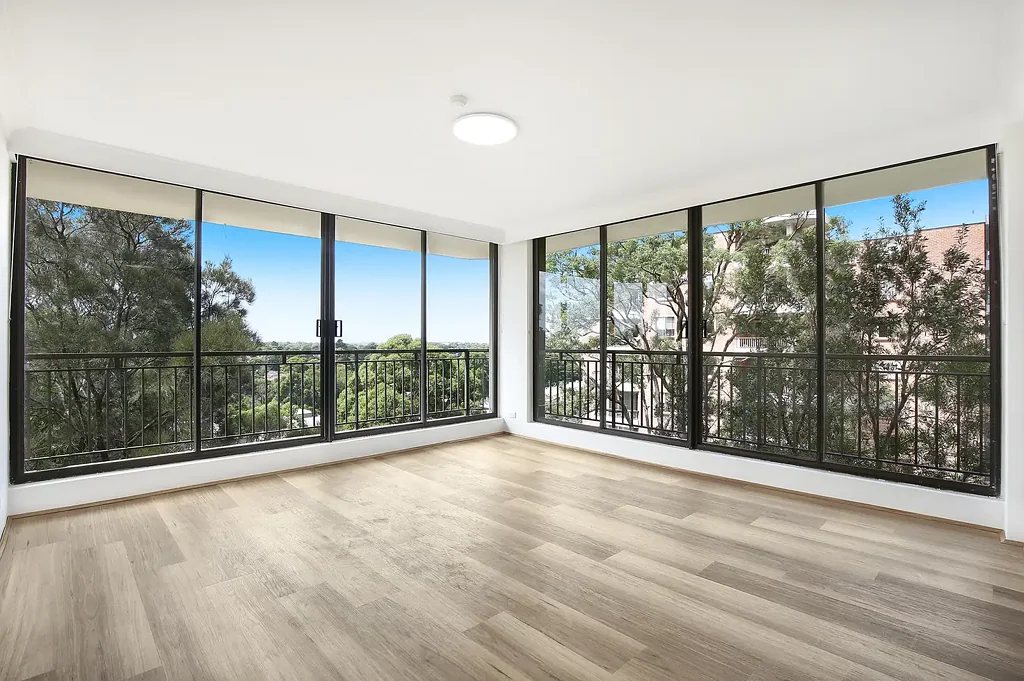 Airy Modern Apartment with View