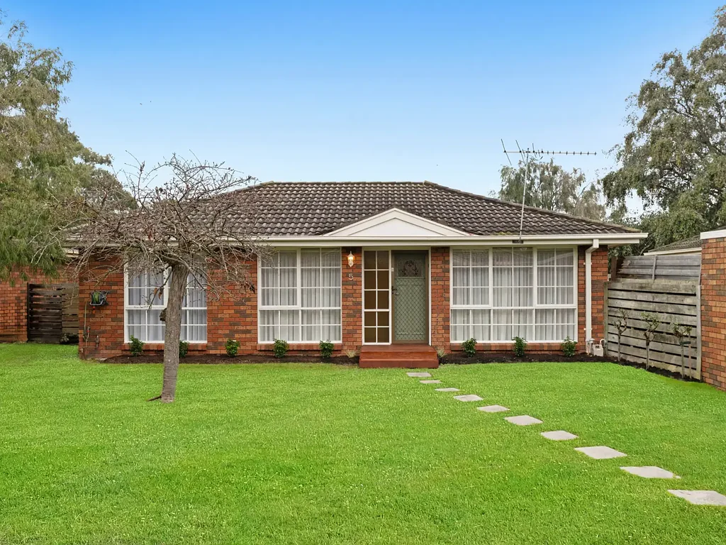 Frankston 2 Bedroom Stylish, Low-Maintenance Living in a Peaceful Setting