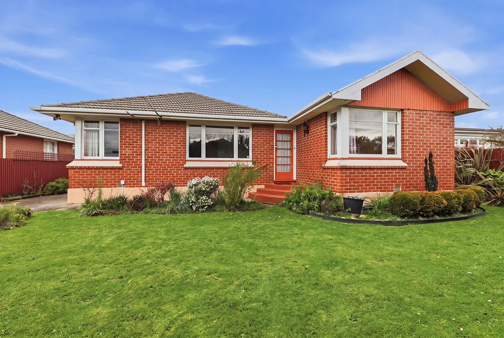 South Dunedin 4 Bedroom Something Old, Something New!