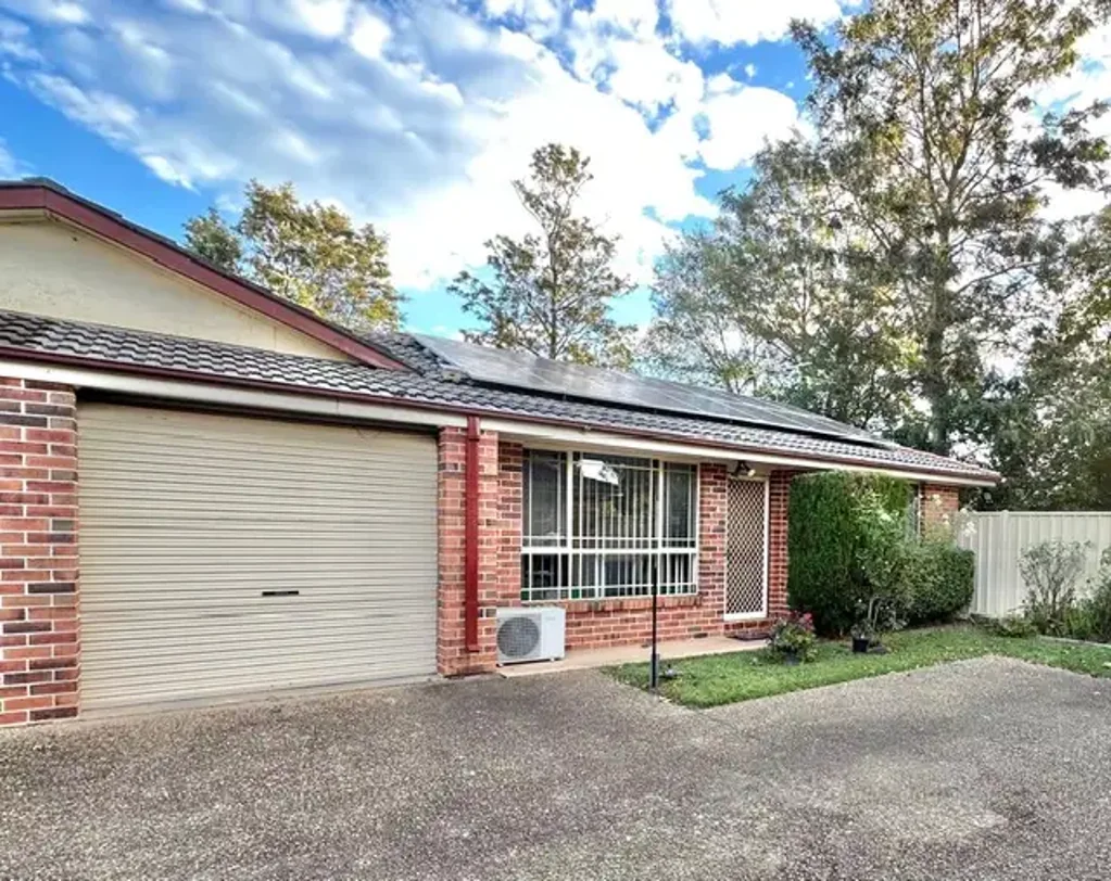 Bright & Modern Villa in Convenient South Windsor Location