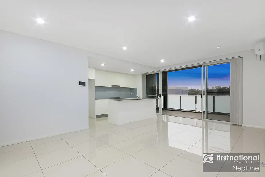 Toongabbie 2房 宽敞明亮开放式布局 两宽敞卧室 主卧私人套间 现代厨房高品质电器 安全监控系统 私人阳台 屋顶露台 优越地理位置 购物中心学校近在咫尺 Stylish Two-Bedroom Apartment with Rooftop Terrace