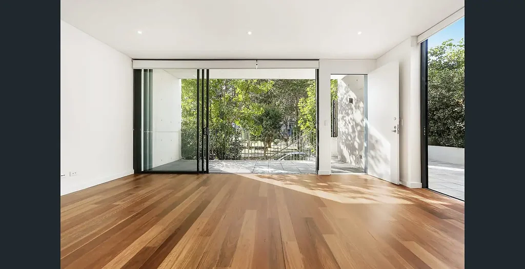 Stylish Ground-Floor Apartment with Private Courtyard in Prime Location