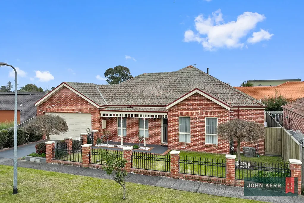 Trafalgar 3 Bedroom LUXE TOWNHOUSE & LOCATION TO MATCH