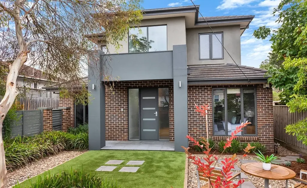 Embrace the modern charm and Box Hill High school zone