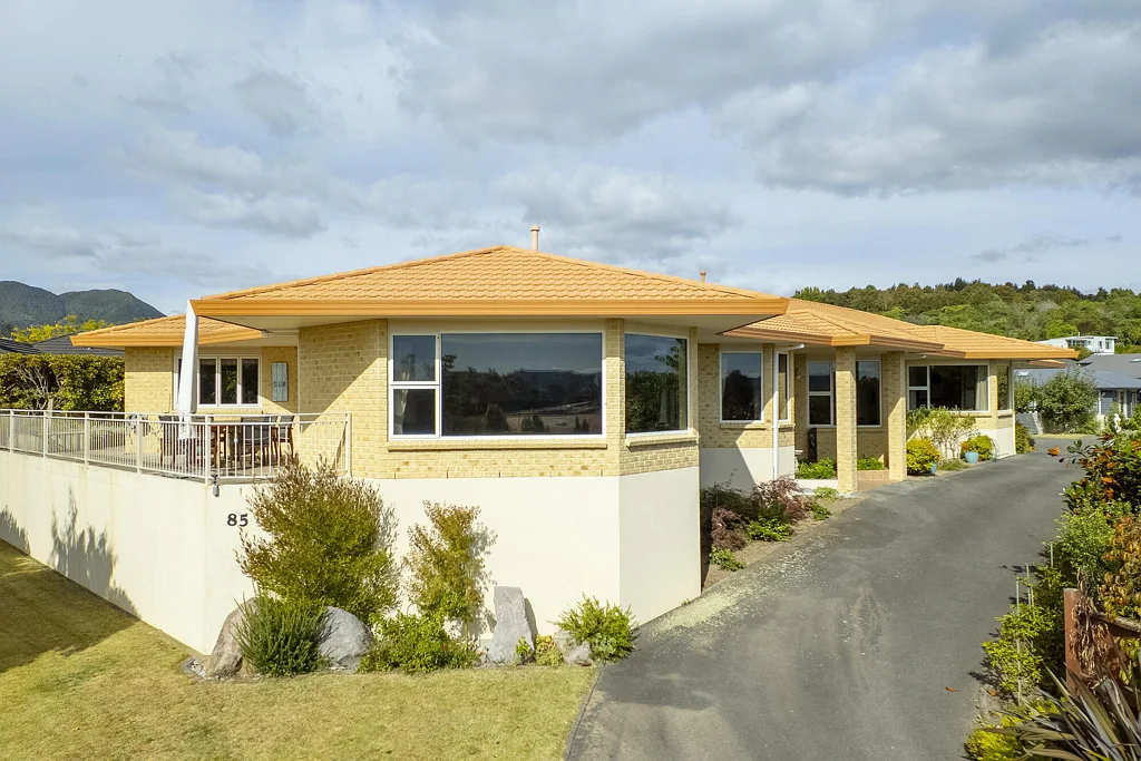 Waipahihi 3 Slaapkamer Sunlit spaces and scenic surroundings