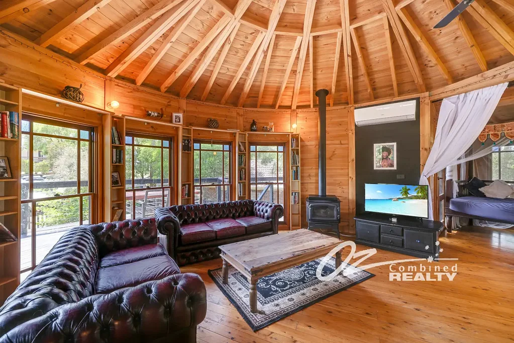 St Georges Basin 2房  A One of a Kind Roundhouse Retreat – Act Now!