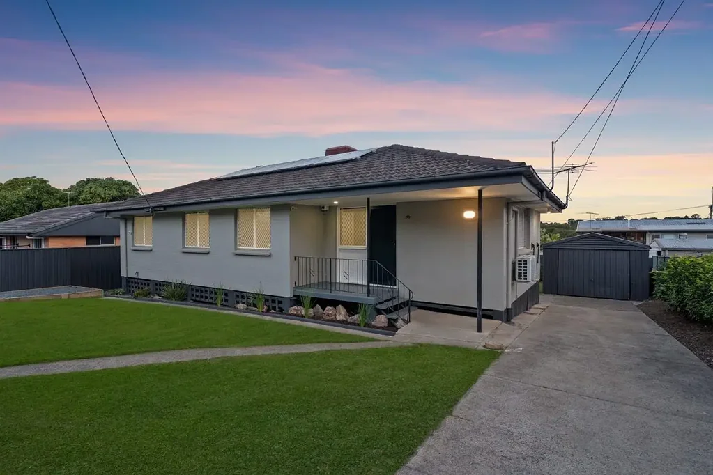Spacious, Stylish, and Family-Ready – Welcome to 35 Janice Street