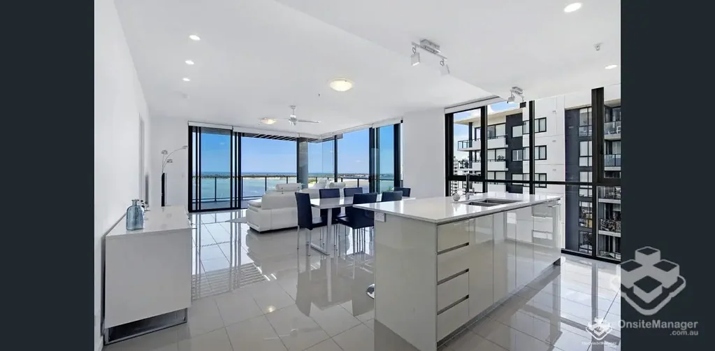 3 BEDROOM Spacious Corner Apartment with Broadwater Views