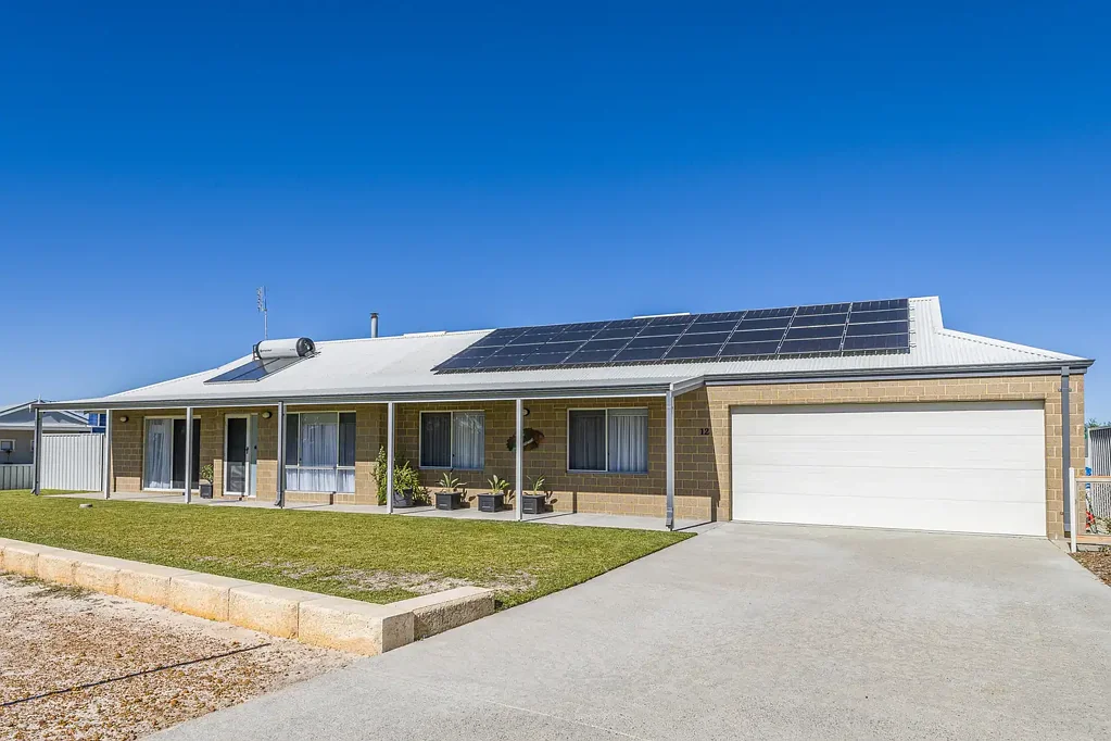 Lancelin 3房  Coastal Living with Space, Privacy & Off-Grid Capability