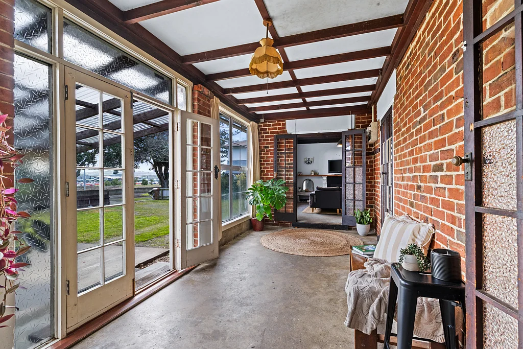 Westshore 2બેડરૂમ Fabulous location with potential