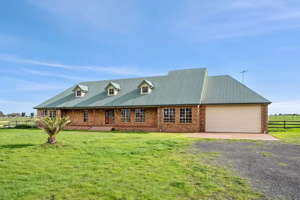 Country Living on 16 Acres with Power Included!