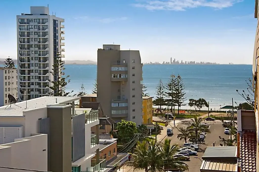 NORTH FACING UNIT OFFERS EXCELLENT VIEWS