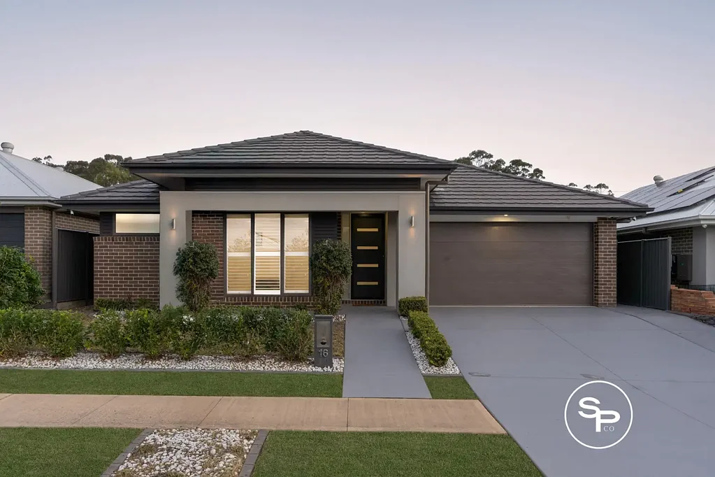 16 Hodgson Street, Oran Park, NSW 2570