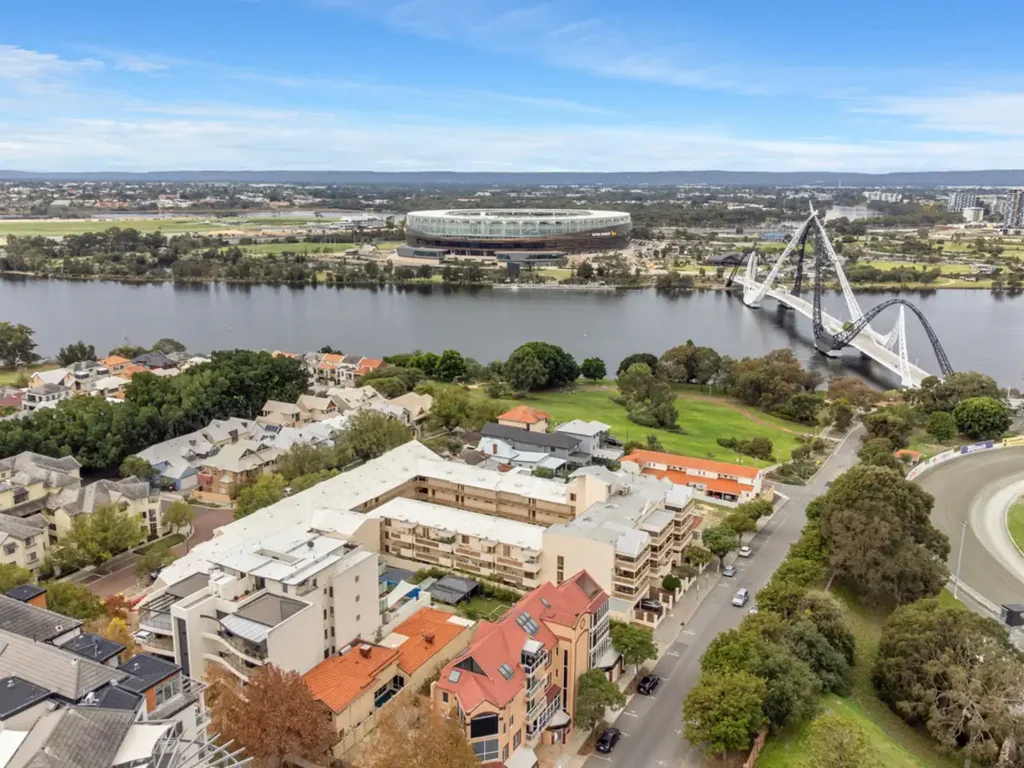 East Perth 2Zimmer Double the Opportunity - Two Apartments in One!
