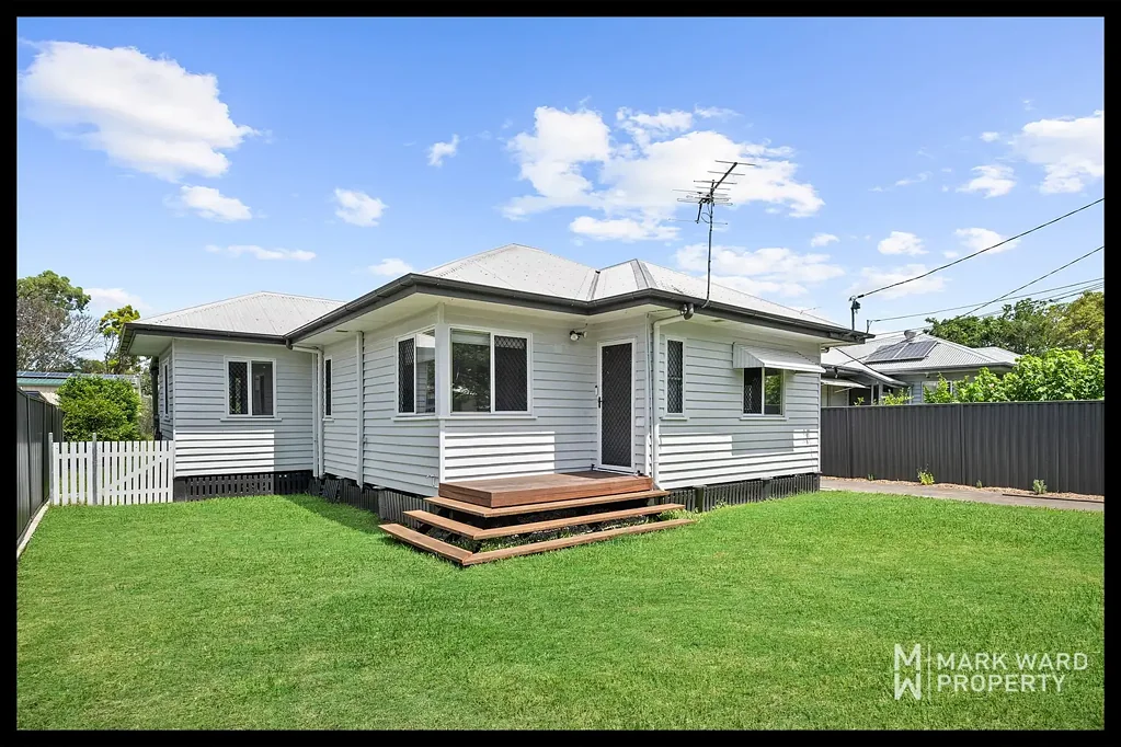 Beautifully Renovated 3-Bedroom Home with Back-Deck in Rocklea