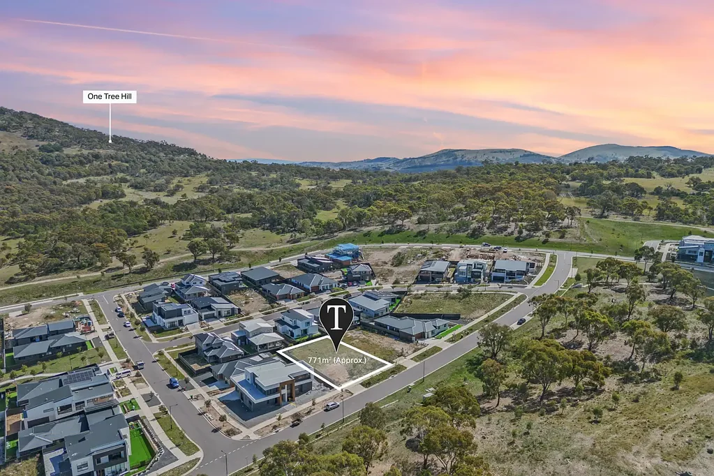 Taylor + 771m2 block opposite parkland