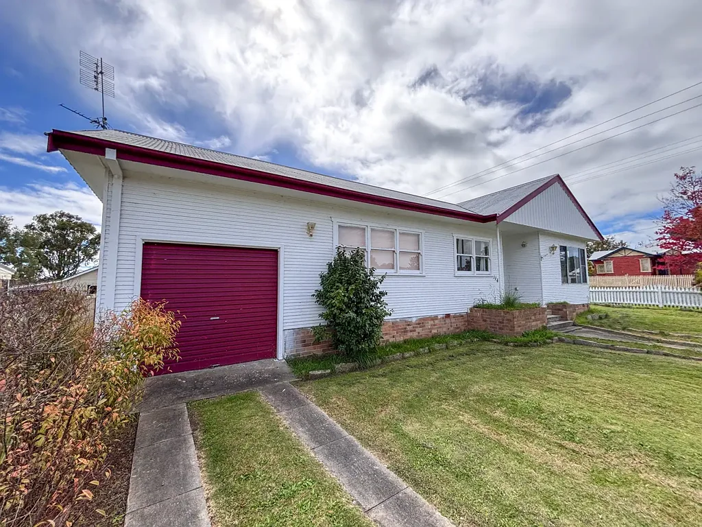 114 Miles Street, Tenterfield, NSW 2372
