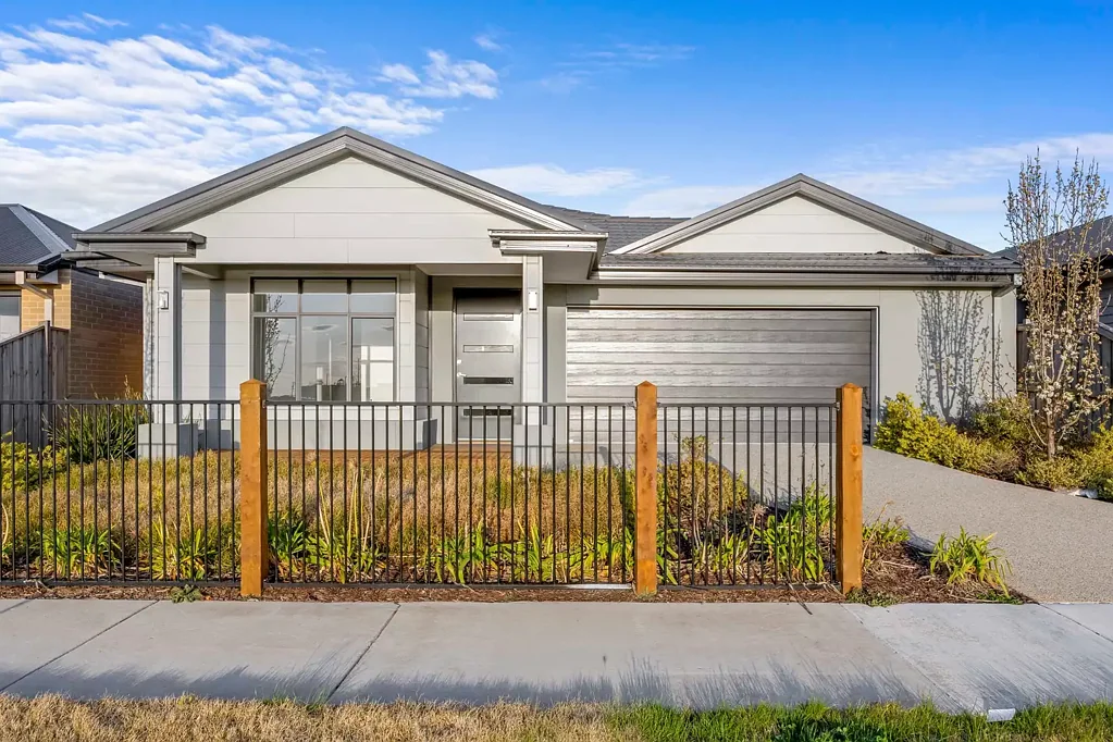 Ex Display Home with Many Upgrades...