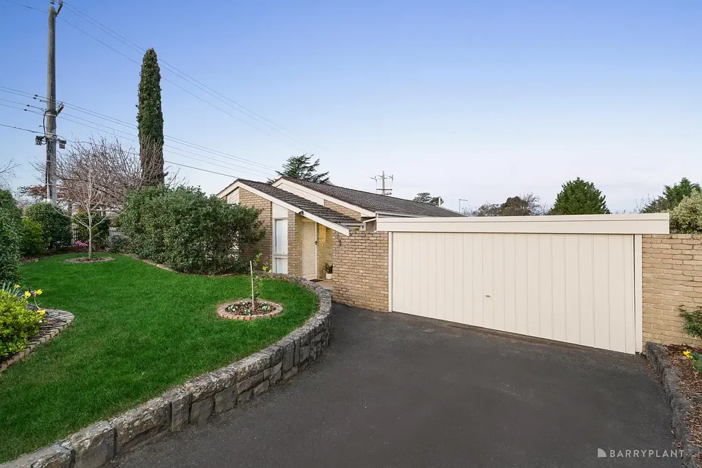 Templestowe 4कमरा Resort Style Living on a Prominent Corner Block