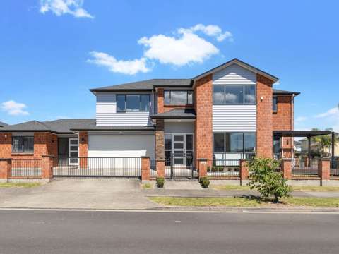 Flat Bush 6部屋 Like New! 2 Legal Kitchens! Privacy For Granny!