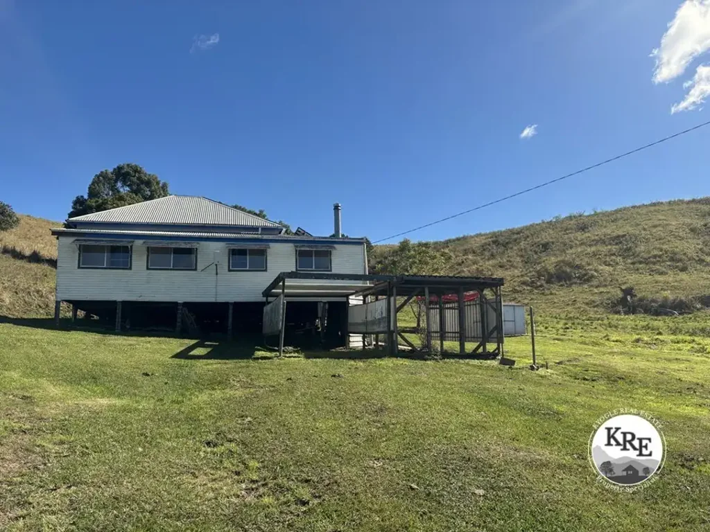 COUNTRY LIVING 5 MINUTES FROM TOWN