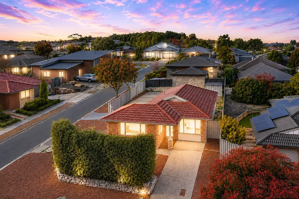 Ngunnawal 3部屋 Renovated living with elevated appeal