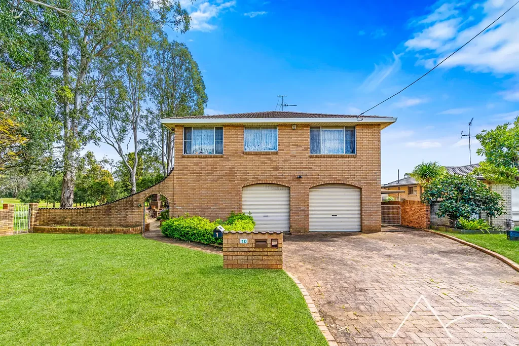 Narellan 6 Bedroom Timeless Craftsmanship with Views Over Studley Park