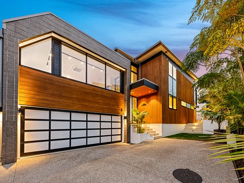Castor Bay 4 Bedroom Prime Coastal Living | Exquisite Design