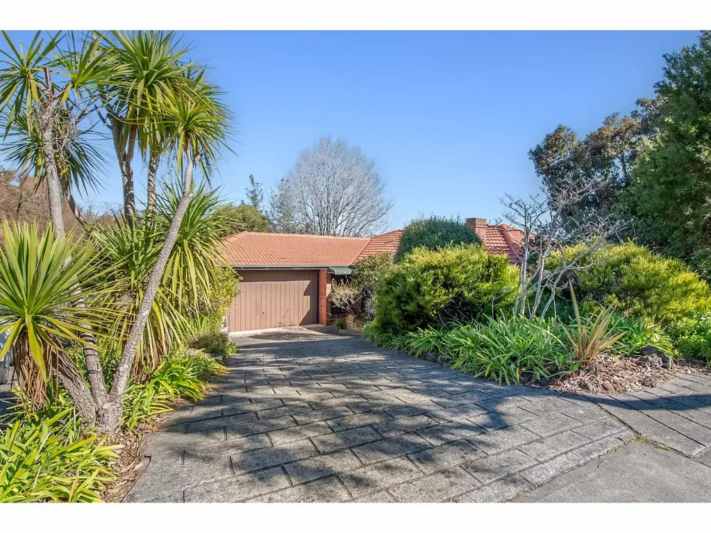Frankston South 3房 毗邻保护区 650m²阔地 两厅壁炉 主卧套房 双车位车库 家园便利 Your Tranquil Retreat Awaits