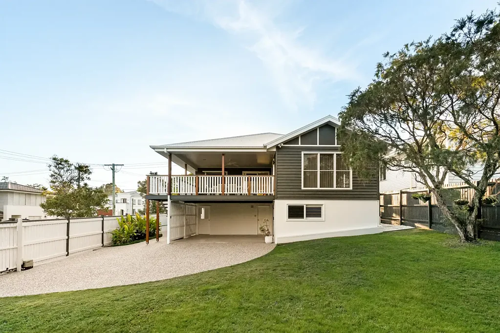 Kedron 5Kwarto Immaculate Family Home with Dual Living