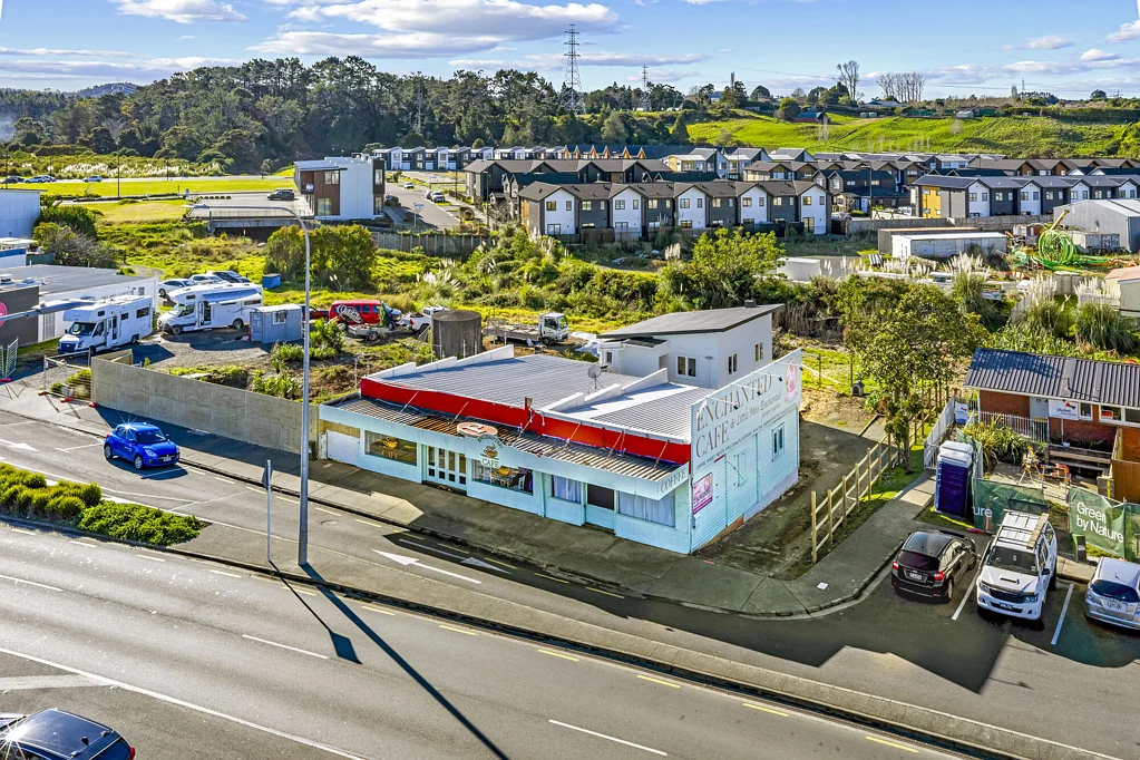 Kumeu Freehold - Commercial with Standalone Residential