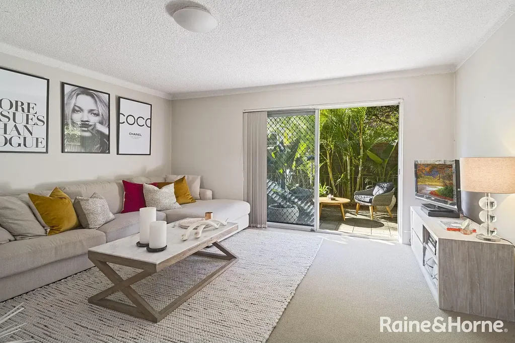 STYLISH MODERN APARTMENT IN PRIME LIFESTYLE LOCATION