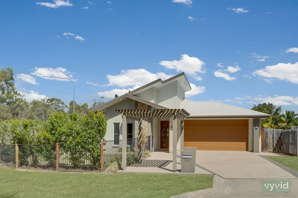 Executive Four Bedroom Home Close to Kirkwood Shopping
