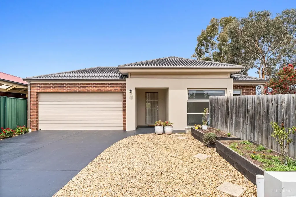 Point Cook 4房 双主卧套房 灵活隐私设计 一层分区宽敞 Point Cook优越位置 低维护全围栏后院 Elegant Living with Dual Master Suites in Point Cook