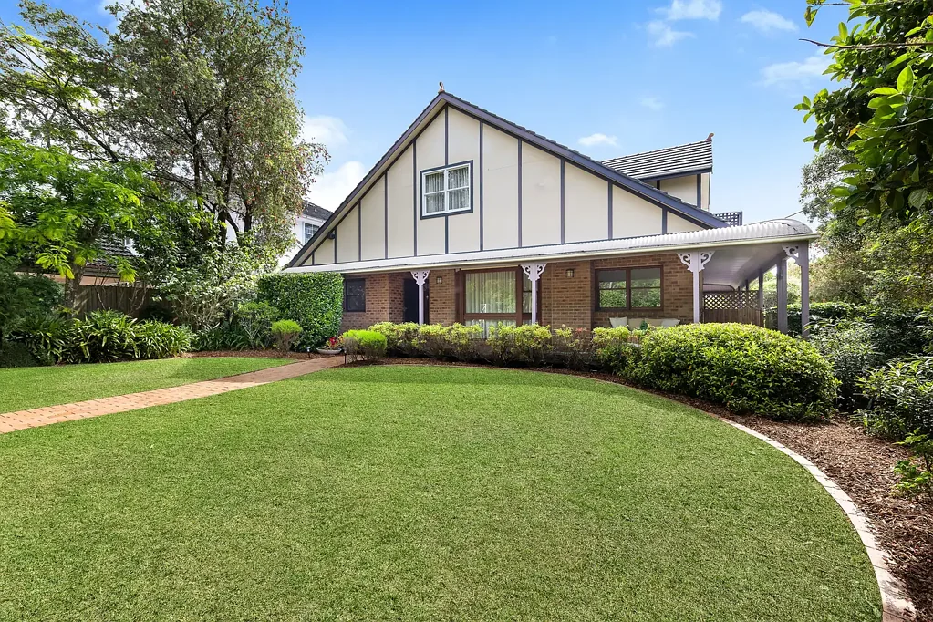 24 Benaroon Avenue, St Ives, NSW 2075