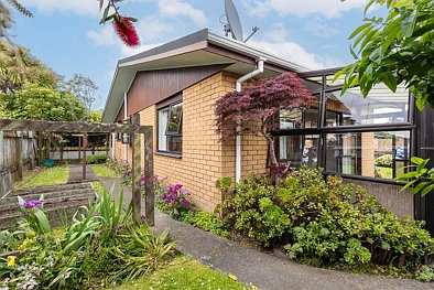Otaki 2 Bedroom Immediate Possession Available
