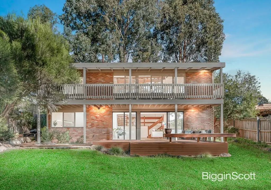 Wheelers Hill 5 Bedroom STYLISH INFLUENCES, STUNNING VIEWS!