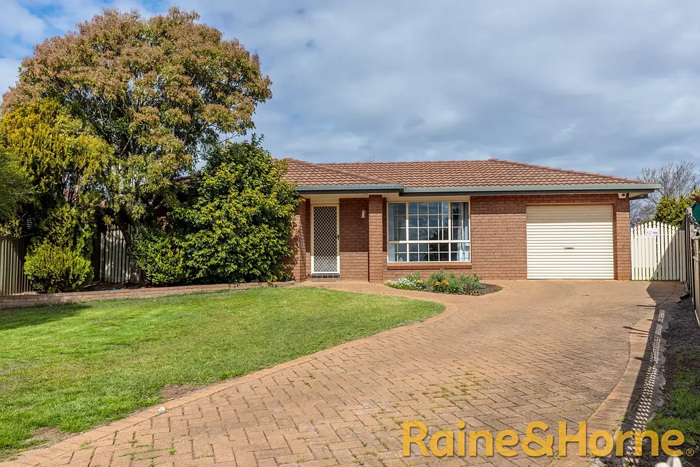 18 John Glenn Place, Dubbo, NSW 2830