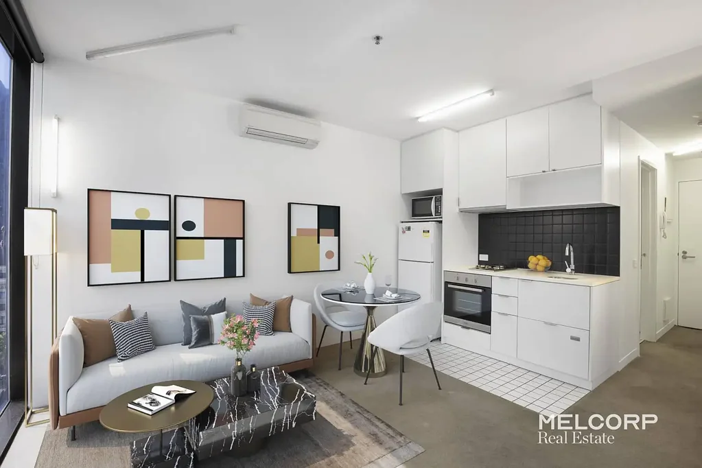 HEART OF THE CBD - WHITEGOODS INCLUDED
