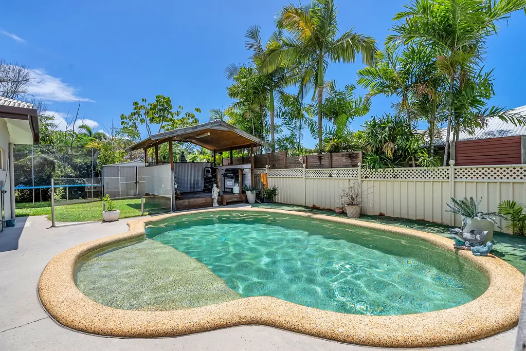Kewarra Beach 7房  Large Block | Three distinct living spaces | Swimming pool