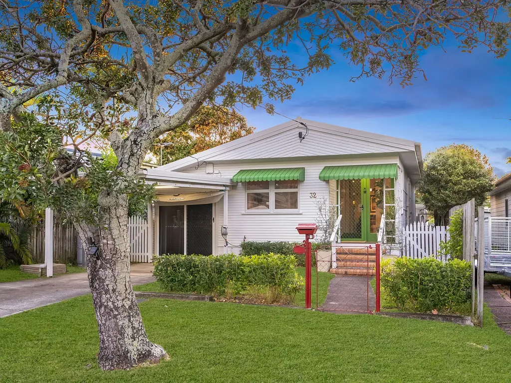 Woody Point 4ਬੈੱਡਰੂਮ A Bayside Haven of Charm, Light & Lifestyle