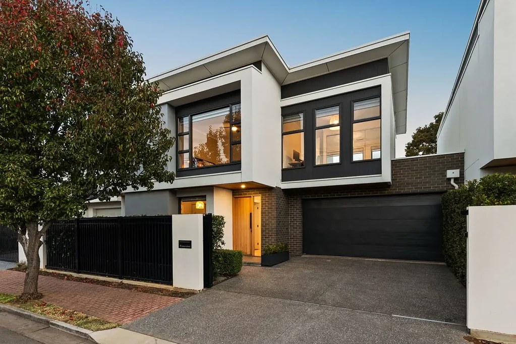Glenelg 4房  A Superior Family Home in a Sought-After Coastal Location