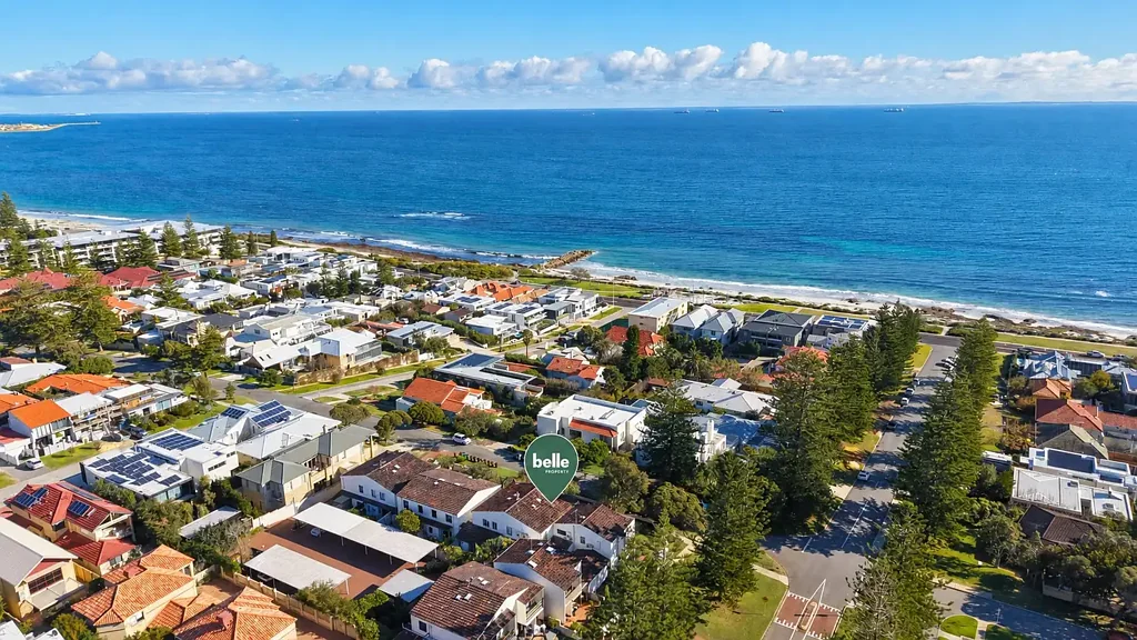 Cottesloe 3ห้องนอน Massive Ocean Views and a Proposed Conversion to Survey Strata Make - POTENTIAL!!