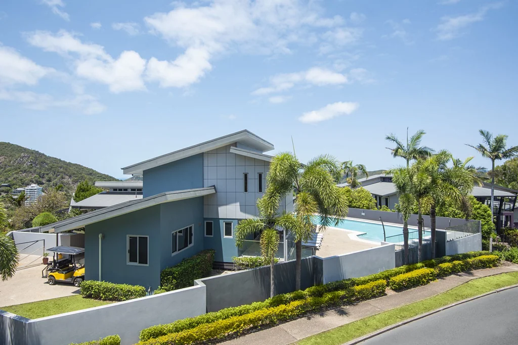 Longreach 4Moenga Breathtaking Views and Modern Luxury