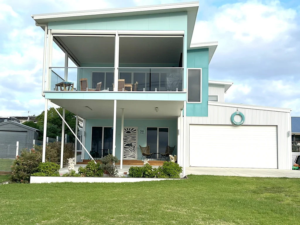Loch Sport 4 Bedroom Stunning Lake views... Boating, Fishing, Skiing and you can work from Home!
